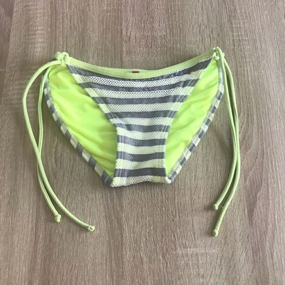 SUPER Cute “Size M” GOSSIP Bikini / Swimsuit Bottoms - Picture 1 of 3